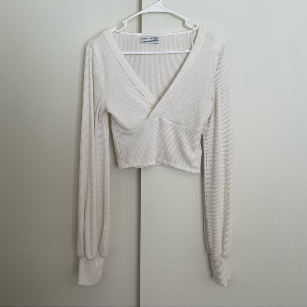urban outfitters cropped white long sleeve wrap style